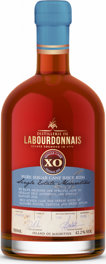 Labourdonnais XO je směsí několika starých rumů ze 14 jednotlivých sudů a také jednorázového Caskového 5-letého rumu.
