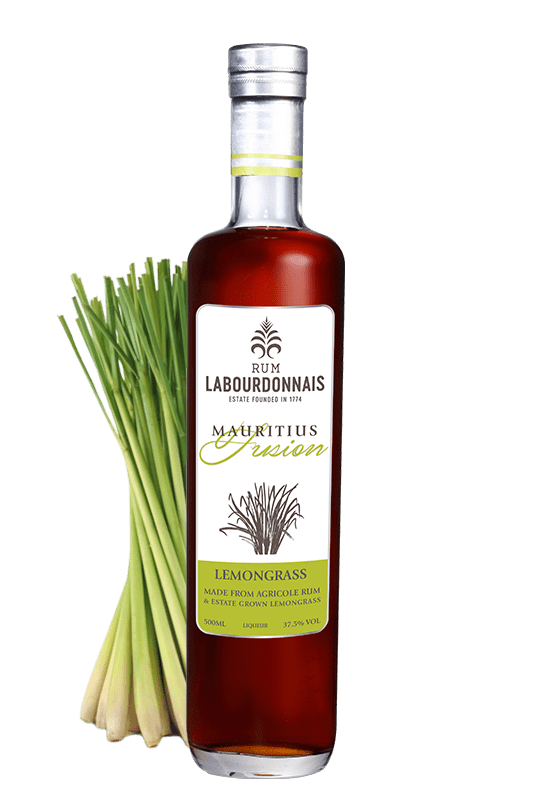 Agricole lemongrass rum vhodný do míchaných nápojů. Suroviny k přípravě rumu jsou vypěstovány s láskou k přírodě a ekologii přímo na statku Labourdonnais na Mauriciu.